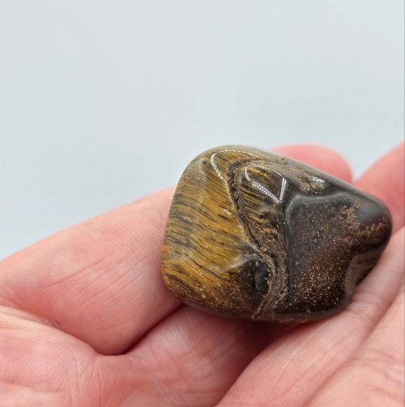 Banded Jasper Brown Crystal Tumble Stone - Picture 6 of 6